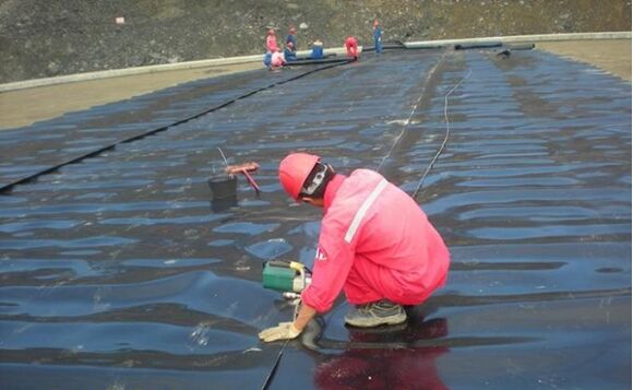 hdpe防水板施工現(xiàn)場