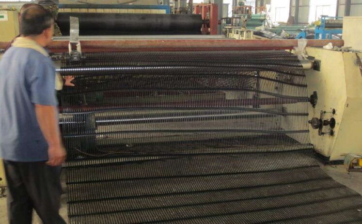 土工格柵生產(chǎn)現(xiàn)場