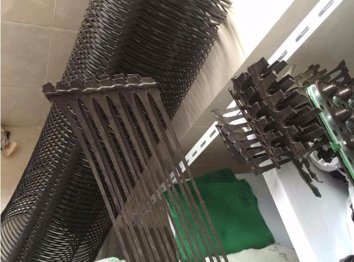 雙向塑料土工格柵應(yīng)用于堤壩加固